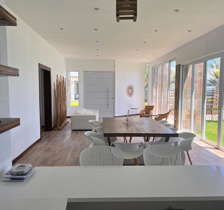 Propiedad-en-Monterrico-5-Habitaciones-Frente-al-Mar-Nueva-con-Diseno-Moderno-10