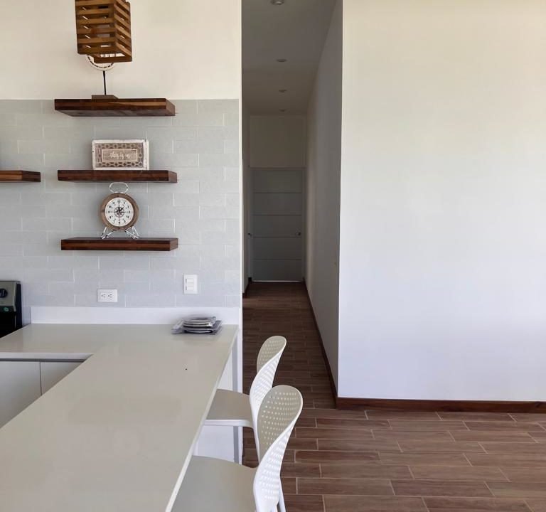 Propiedad-en-Monterrico-5-Habitaciones-Frente-al-Mar-Nueva-con-Diseno-Moderno-11