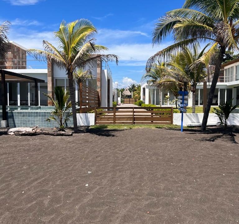 Propiedad-en-Monterrico-5-Habitaciones-Frente-al-Mar-Nueva-con-Diseno-Moderno-17