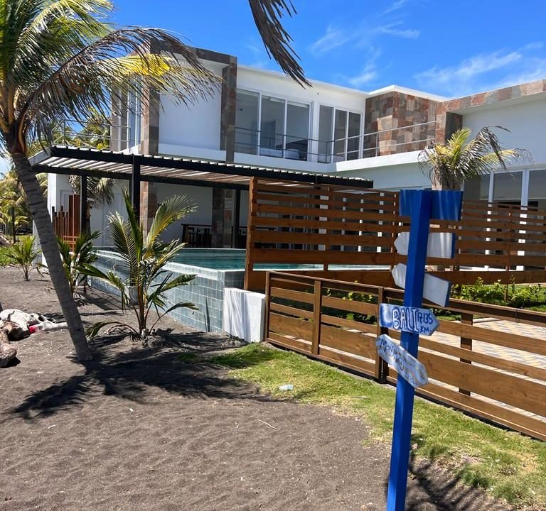 Propiedad-en-Monterrico-5-Habitaciones-Frente-al-Mar-Nueva-con-Diseno-Moderno-19