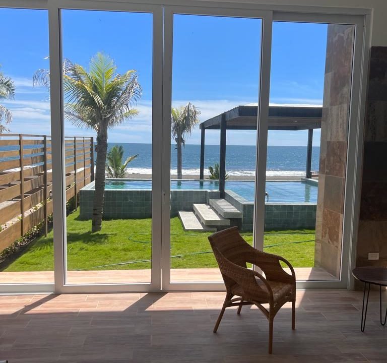Propiedad-en-Monterrico-5-Habitaciones-Frente-al-Mar-Nueva-con-Diseno-Moderno-2