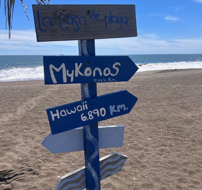 Propiedad-en-Monterrico-5-Habitaciones-Frente-al-Mar-Nueva-con-Diseno-Moderno-22