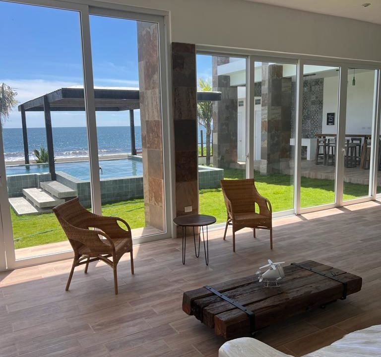 Propiedad-en-Monterrico-5-Habitaciones-Frente-al-Mar-Nueva-con-Diseno-Moderno-7