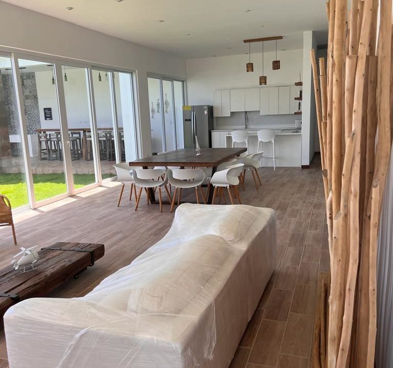 Propiedad-en-Monterrico-5-Habitaciones-Frente-al-Mar-Nueva-con-Diseno-Moderno-9