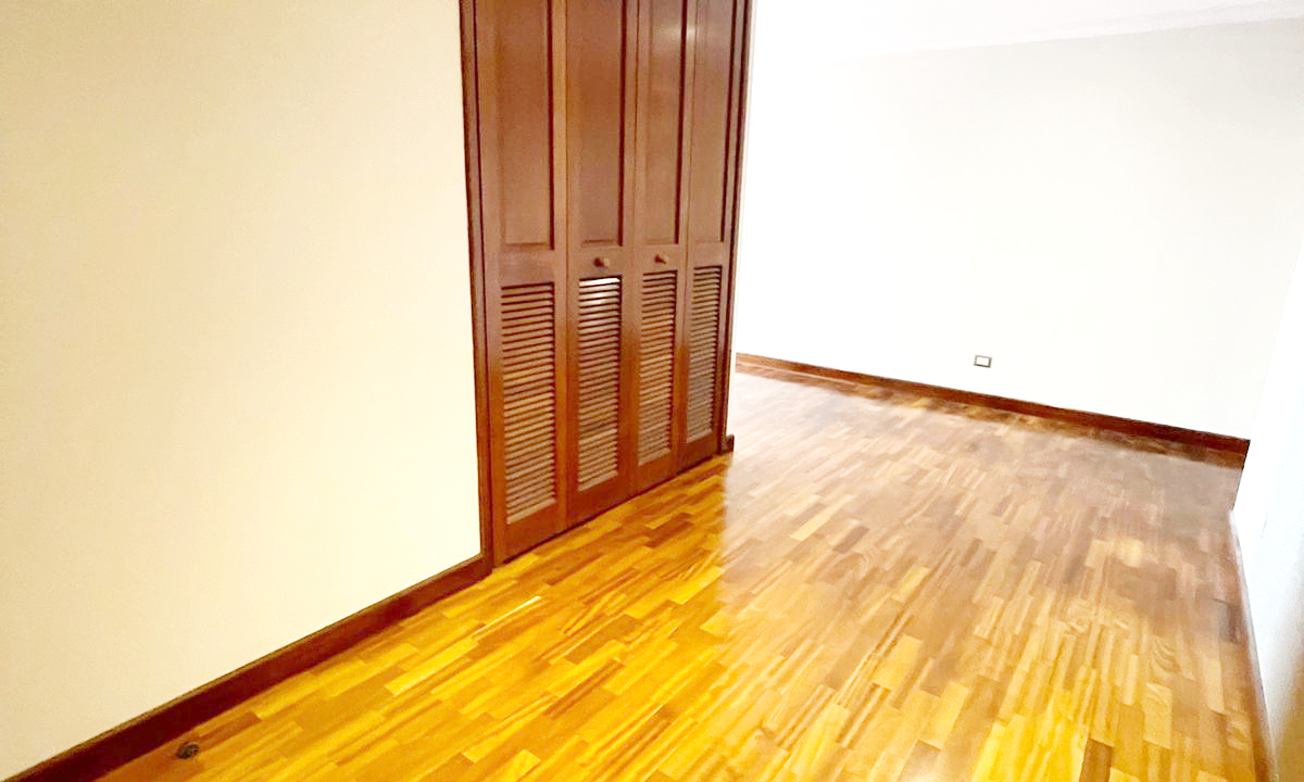 Apartamento Amplio En Almeira Zona 14 007
