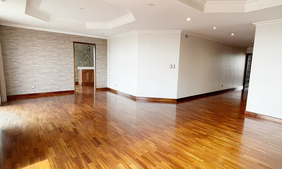 Apartamento Amplio En Almeira Zona 14  009