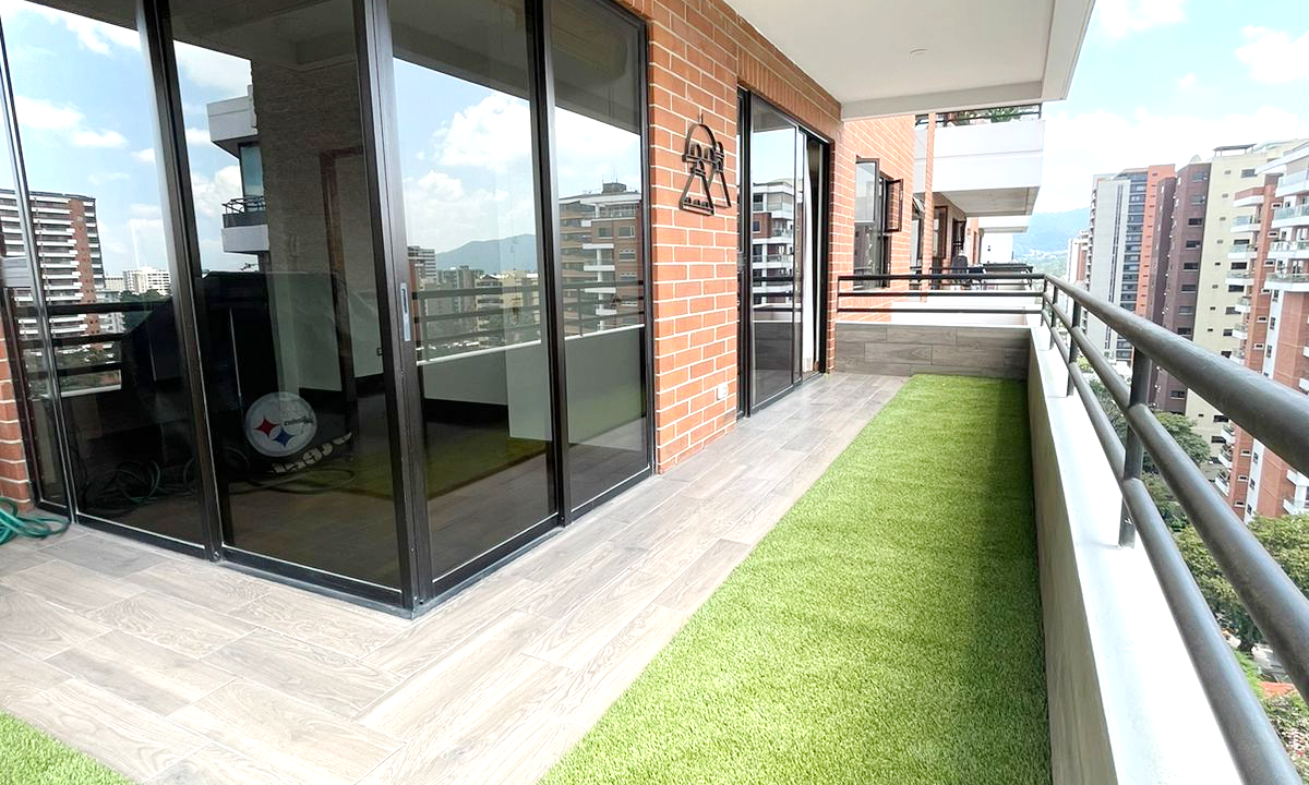 Apartamento Amplio En Almeira Zona 14  0