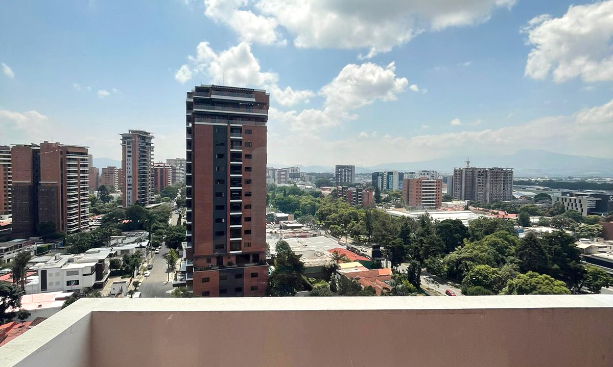 Apartamento Amplio En Almeira Zona 14 A0011