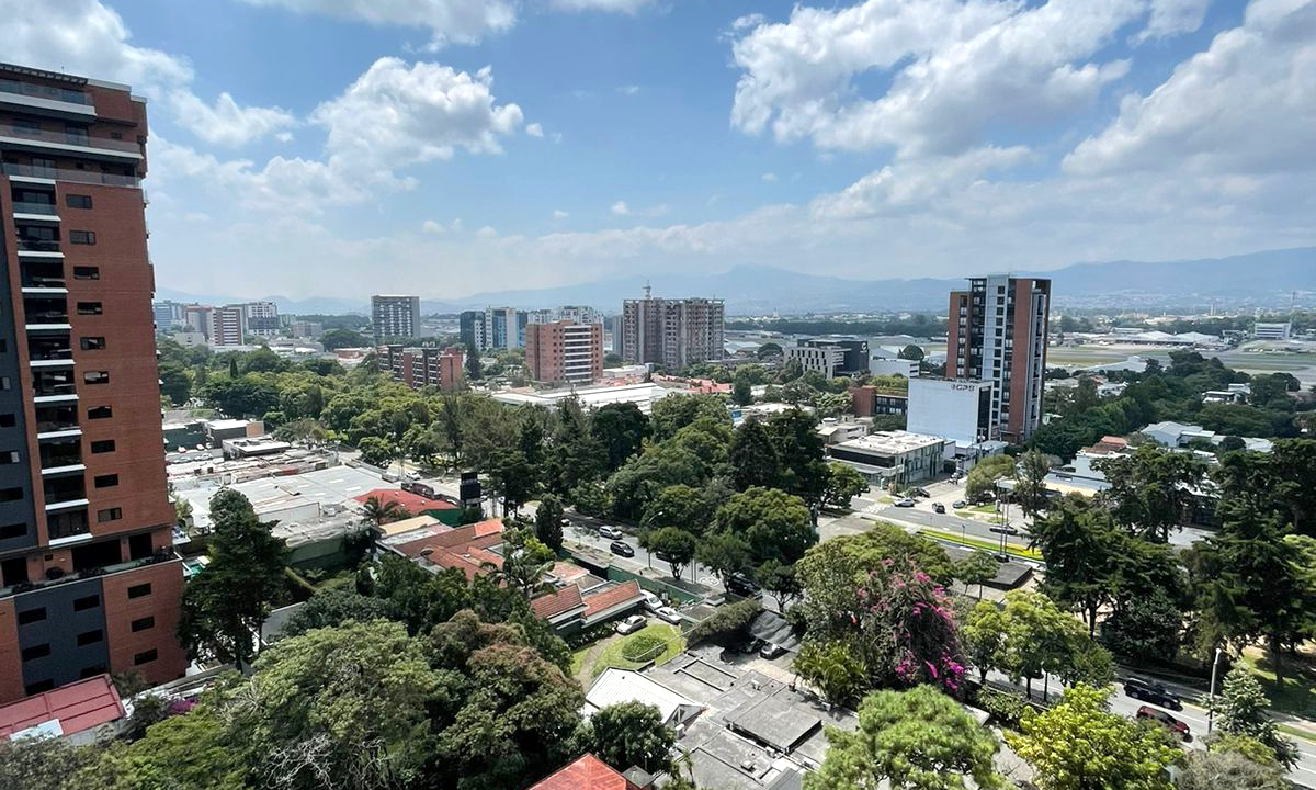 Apartamento Amplio En Almeira Zona 14 012