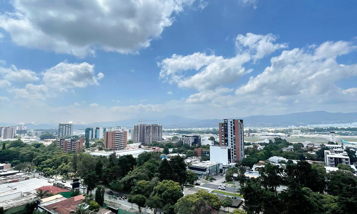 Apartamento Amplio En Almeira Zona 14 014