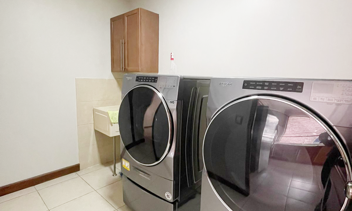 Apartamento Amplio En Almeira Zona 14 A0016