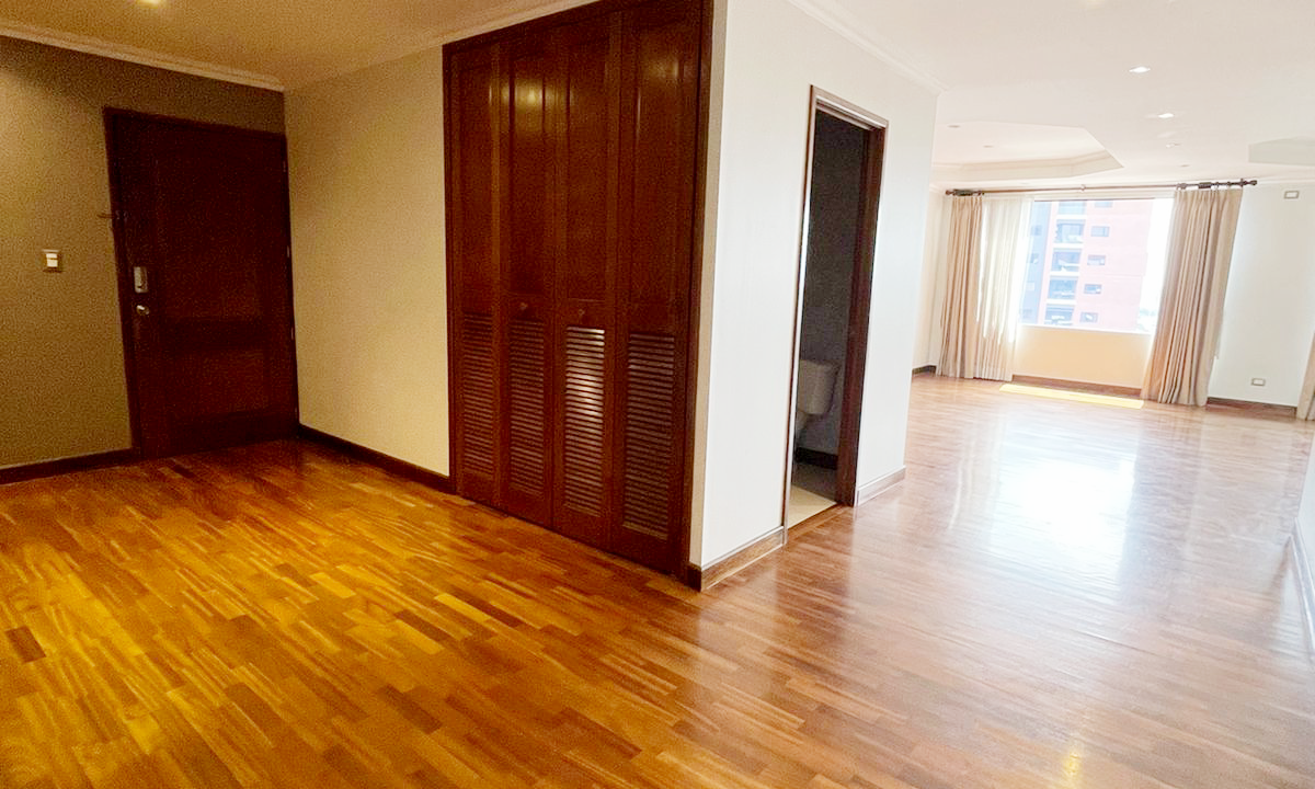 Apartamento Amplio En Almeira Zona 14  26