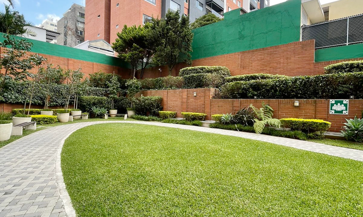 Apartamento Amplio En Almeira Zona 14  7