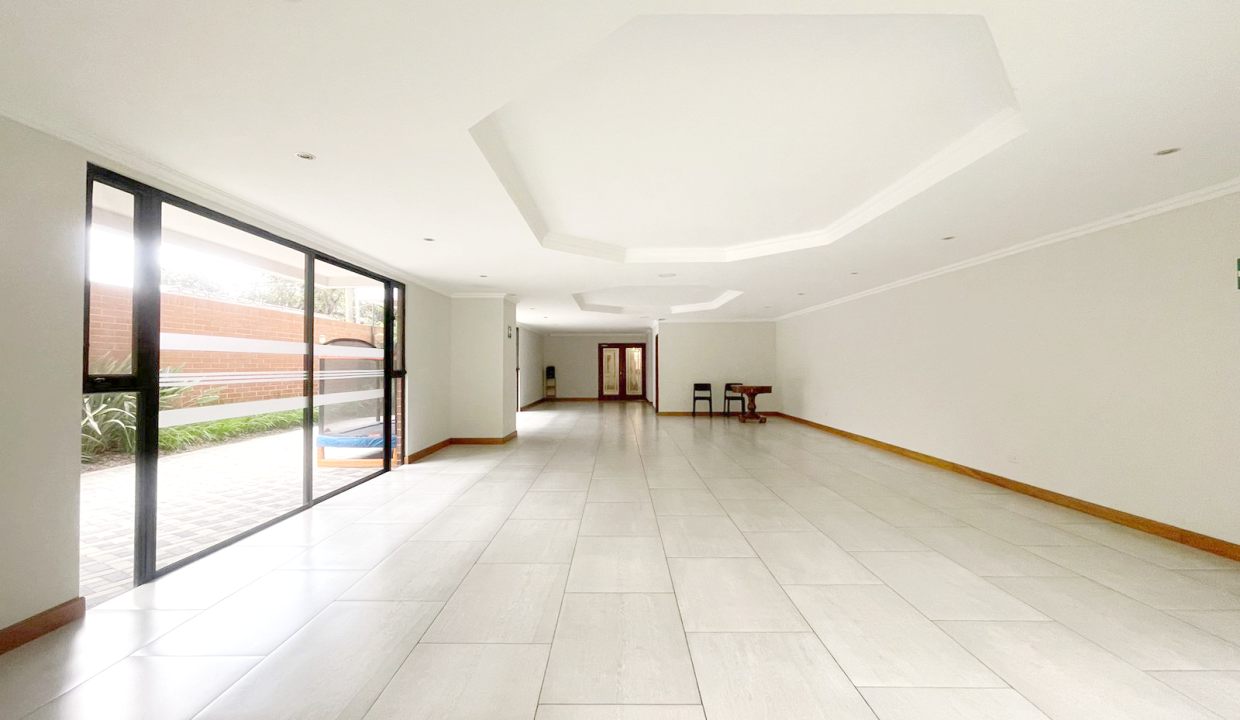 Apartamento Amplio En Almeira Zona 14  0030