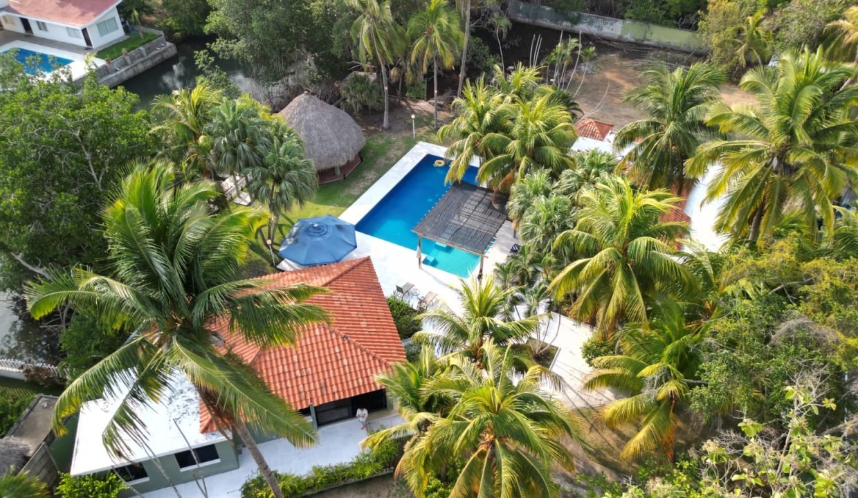 Casa En Likin, Terreno Único De 3 LotesA0025