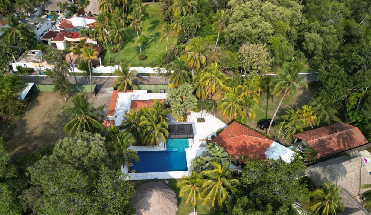 Casa En Likin, Terreno Único De 3 Lotes028