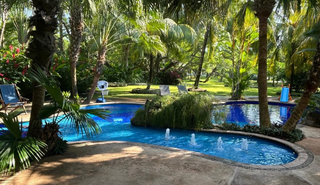 Casa En Venta En Condominio Tamarindo Monterrico 4 Habitaciones 5.5 Baños Con Título De Propiedad Preciosa Jardinización Y Mantenida En Excelente Estado $390k Ricardo Fish Real Estate (12)