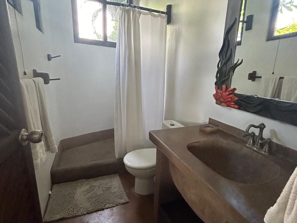 Casa En Venta En Condominio Tamarindo Monterrico 4 Habitaciones 5.5 Baños Con Título De Propiedad Preciosa Jardinización Y Mantenida En Excelente Estado $390k Ricardo Fish Real Estate (3)