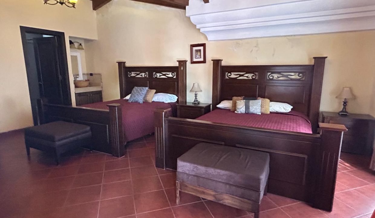 Casa En Condominio Jacarandas, Antigua Guatemala (15)