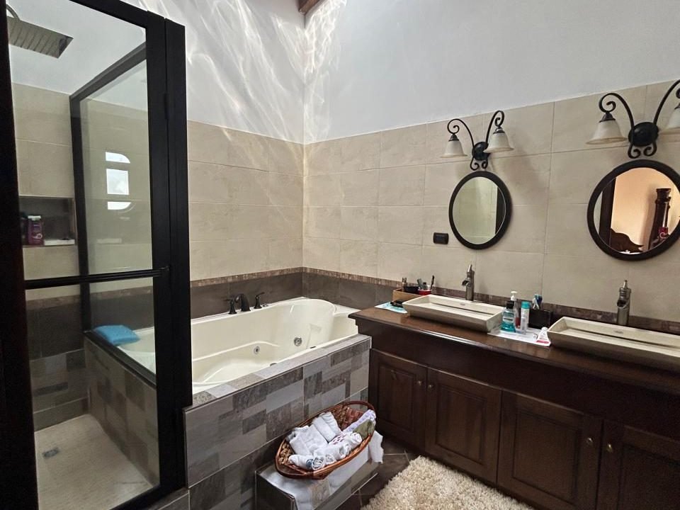 Casa En Condominio Jacarandas, Antigua Guatemala (16)
