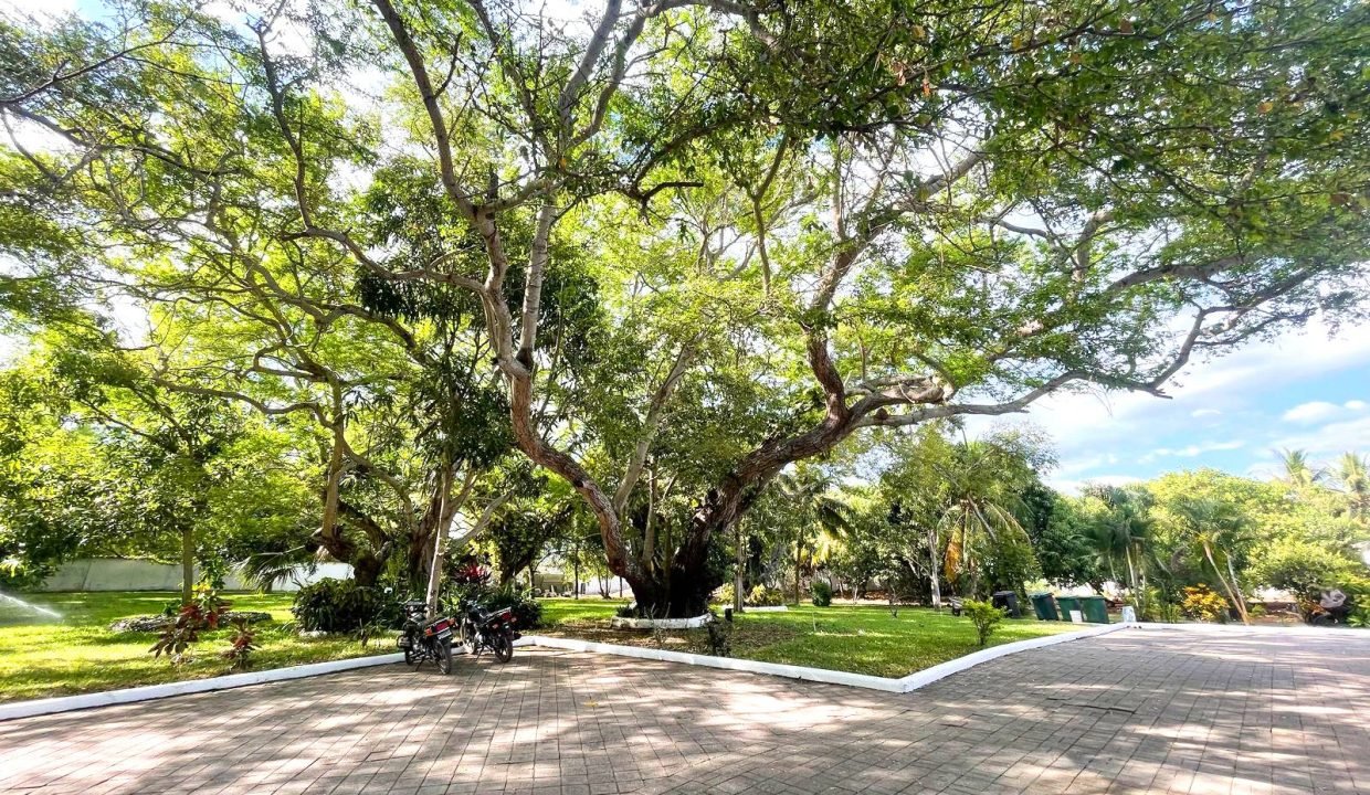 Oportunidad de Inversión: Propiedad Frente l Mar en Monterrico, Ideal para Hotel (1)