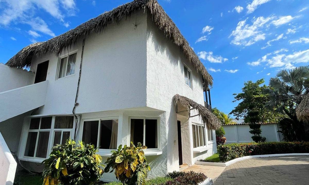 Oportunidad de Inversión: Propiedad Frente l Mar en Monterrico, Ideal para HotelA0014 (1)