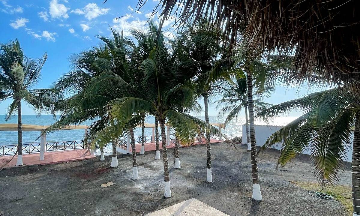Oportunidad de Inversión: Propiedad Frente l Mar en Monterrico, Ideal para HotelA0020 (1)