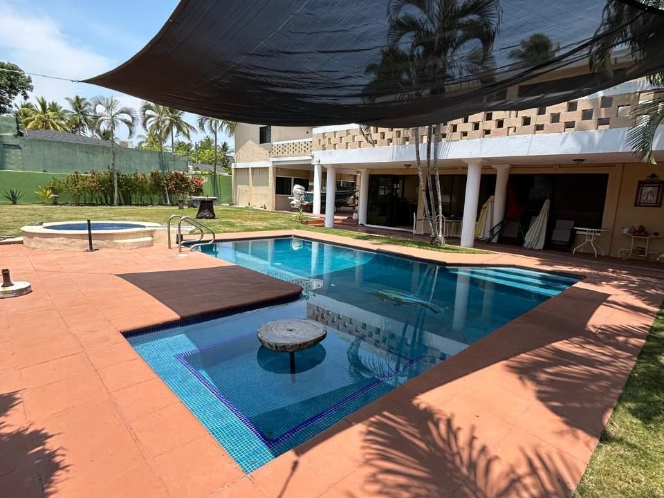 Casa En Likin - Amplia Propiedad Con Muelle Y Malecón (1)