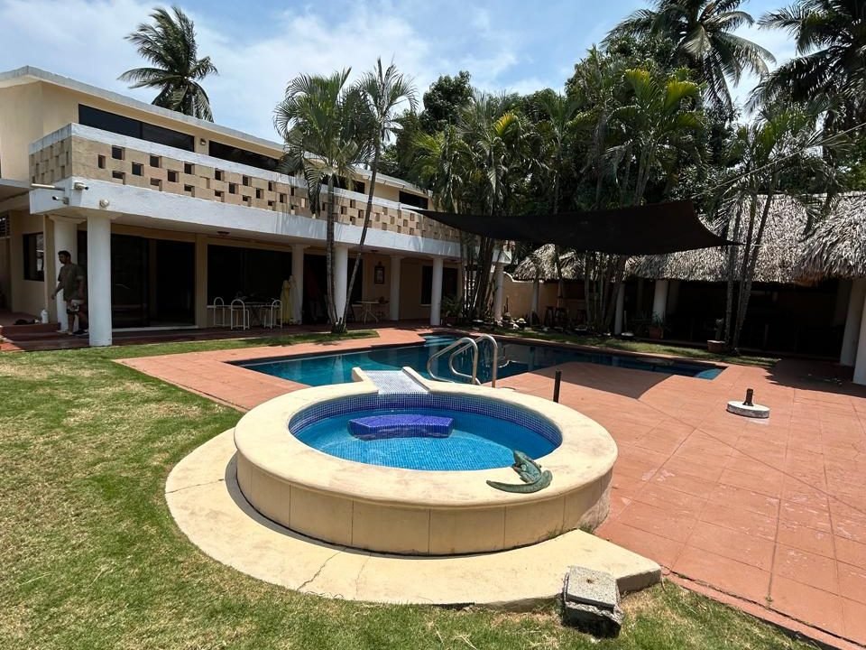 Casa En Likin - Amplia Propiedad Con Muelle Y Malecón (12)