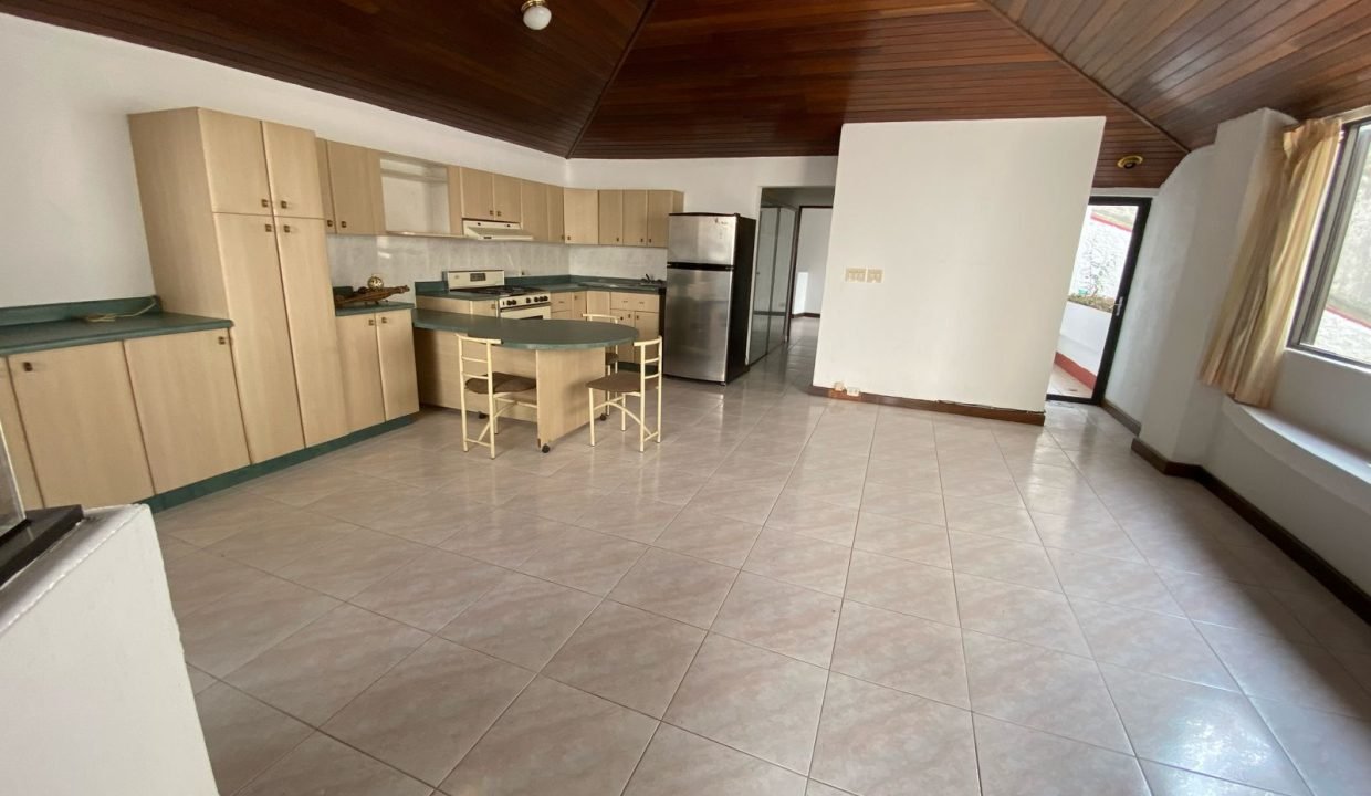 Casa En Montebello 2 Con Amplio Jardín Y Paneles Solares (1)