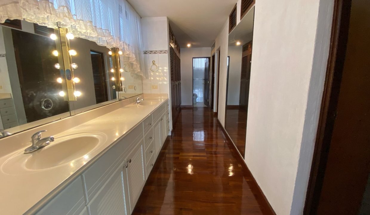 Casa En Montebello 2 Con Amplio Jardín Y Paneles Solares (13)
