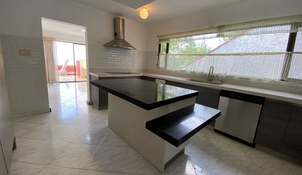 Casa En Montebello 2 Con Amplio Jardín Y Paneles Solares (14)