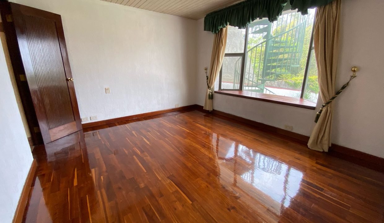 Casa En Montebello 2 Con Amplio Jardín Y Paneles Solares (15)