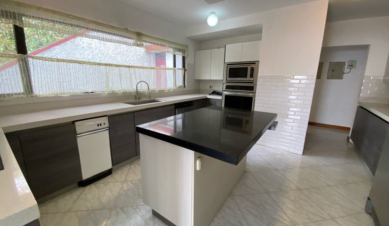 Casa En Montebello 2 Con Amplio Jardín Y Paneles Solares (18)