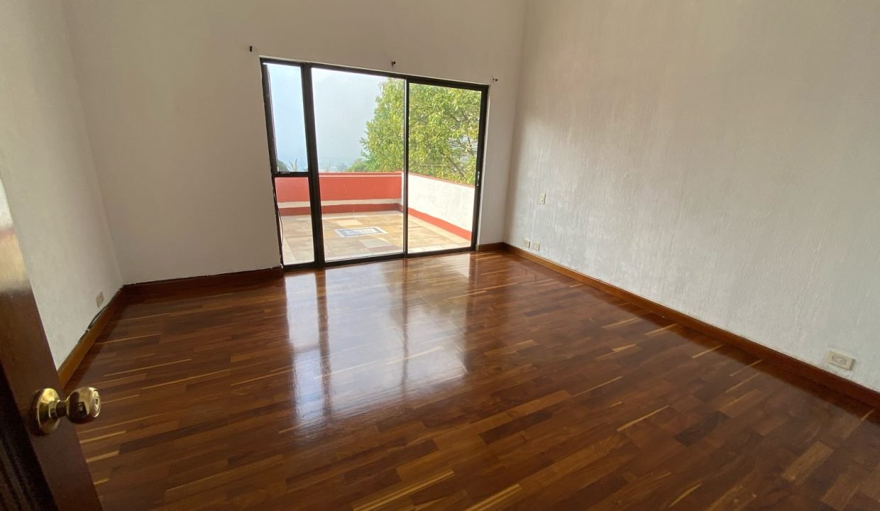 Casa En Montebello 2 Con Amplio Jardín Y Paneles Solares (24)