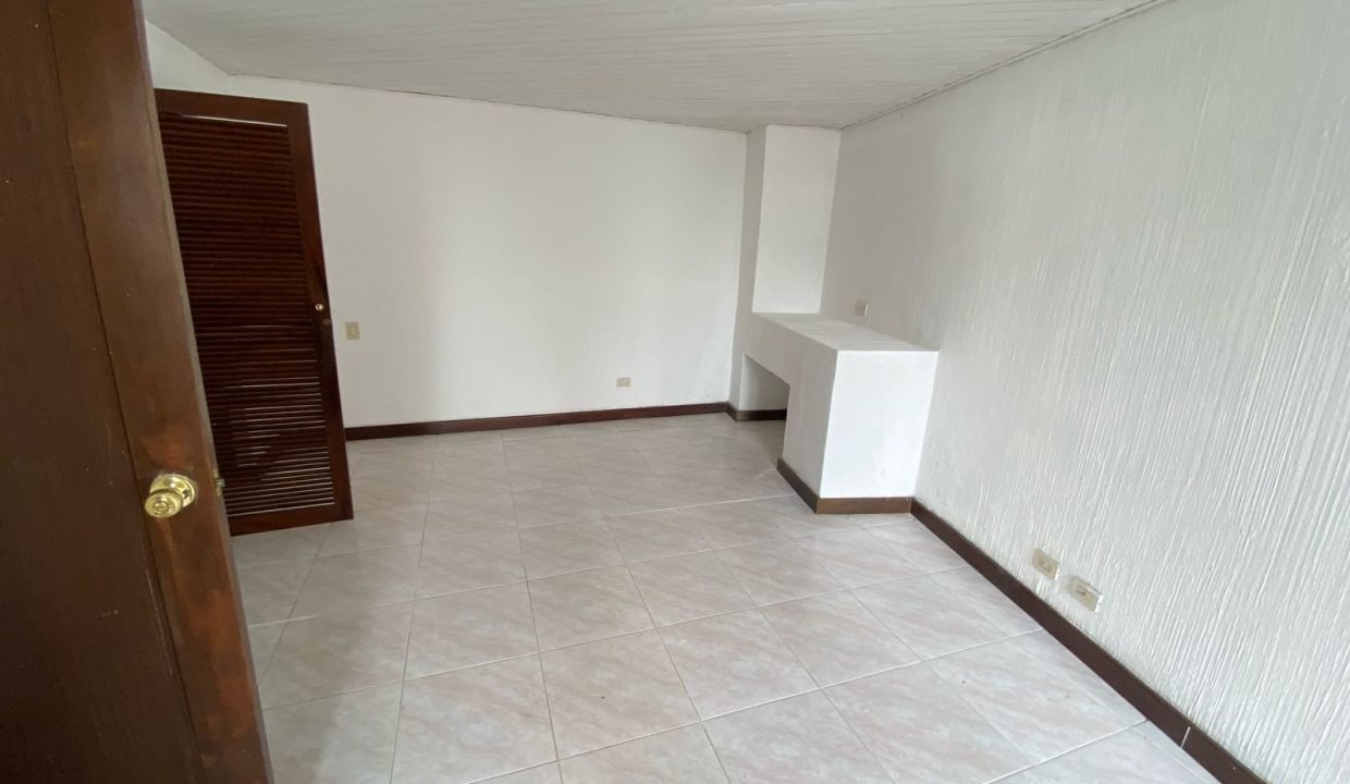 Casa En Montebello 2 Con Amplio Jardín Y Paneles Solares (26)