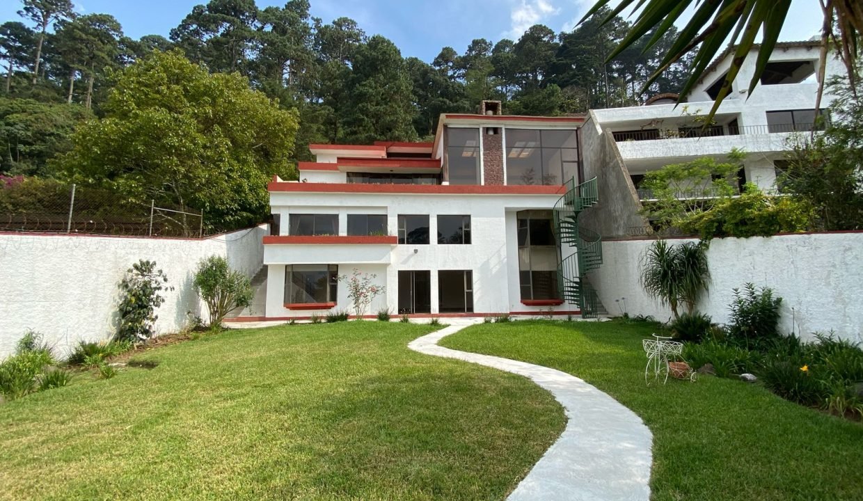 Casa En Montebello 2 Con Amplio Jardín Y Paneles Solares (4)