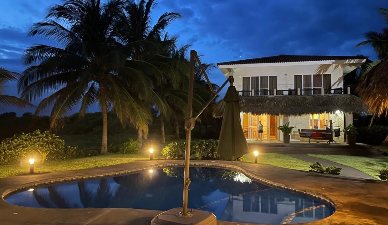 Casa En Monterrico Frente Al Mar Con Fire Pit Moto Yamaha 350cc incluida (3)