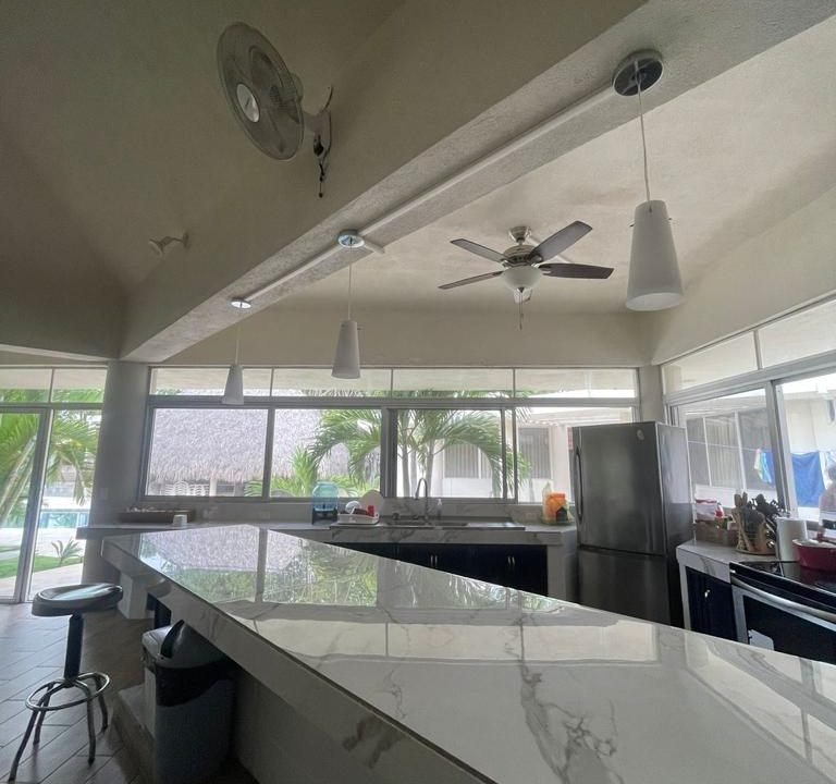 House In San Marino With Private Dock 6 Bedrooms Spacious Parking Pool (3)
