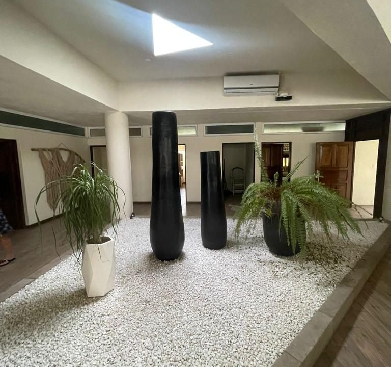 House In San Marino With Private Dock 6 Bedrooms Spacious Parking Pool (5)