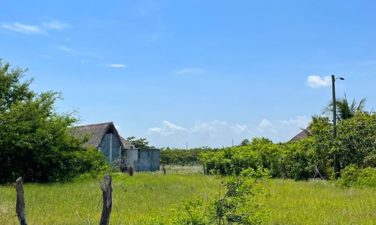 Terreno en Monterrico Acceso a Playa Aldea El Guayabo (1)