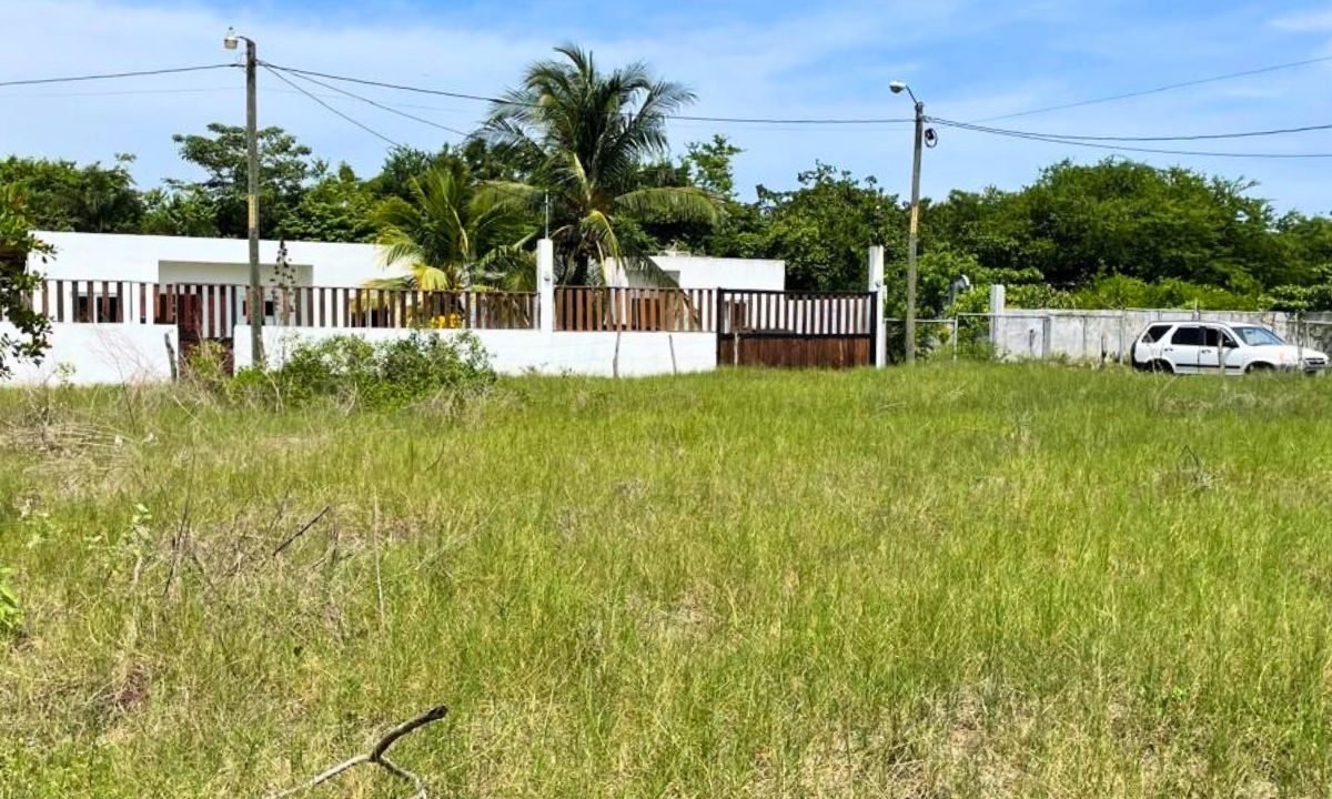 Terreno en Monterrico Acceso a Playa Aldea El Guayabo (2)