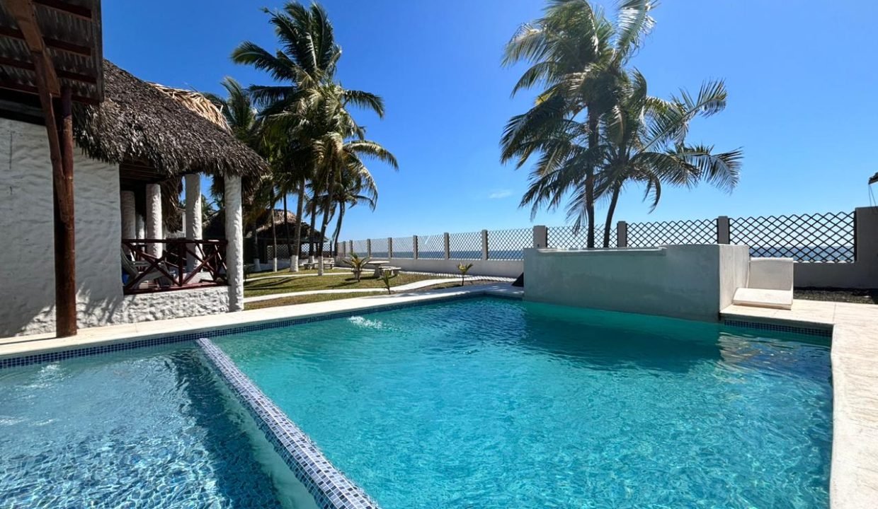 Casa Frente al Mar Piscina y Jacuzzi Monterrico (1)