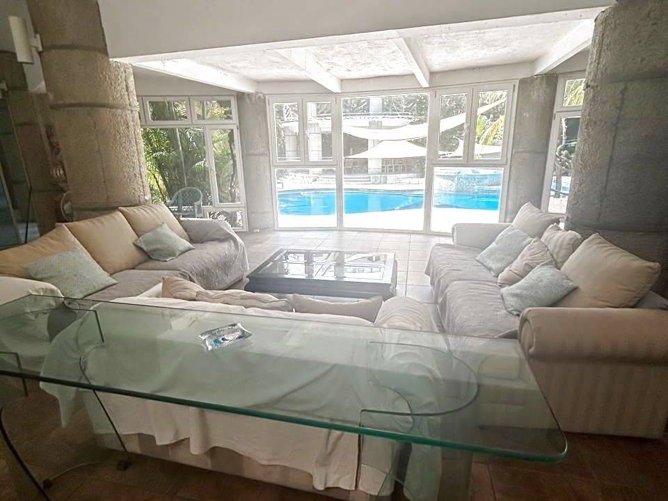 Casa en Puerta del Mar Amplia Piscina, Jacuzzis y Rancho de 3 Niveles Chulamar (3)