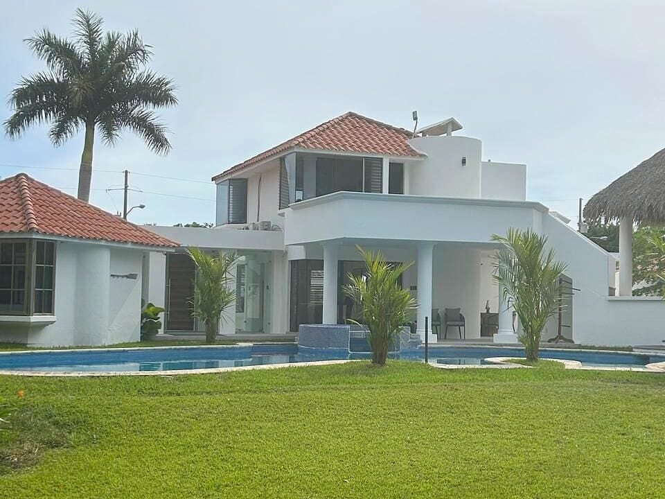 Casa en Punta Vela Muelle y Canal (18)