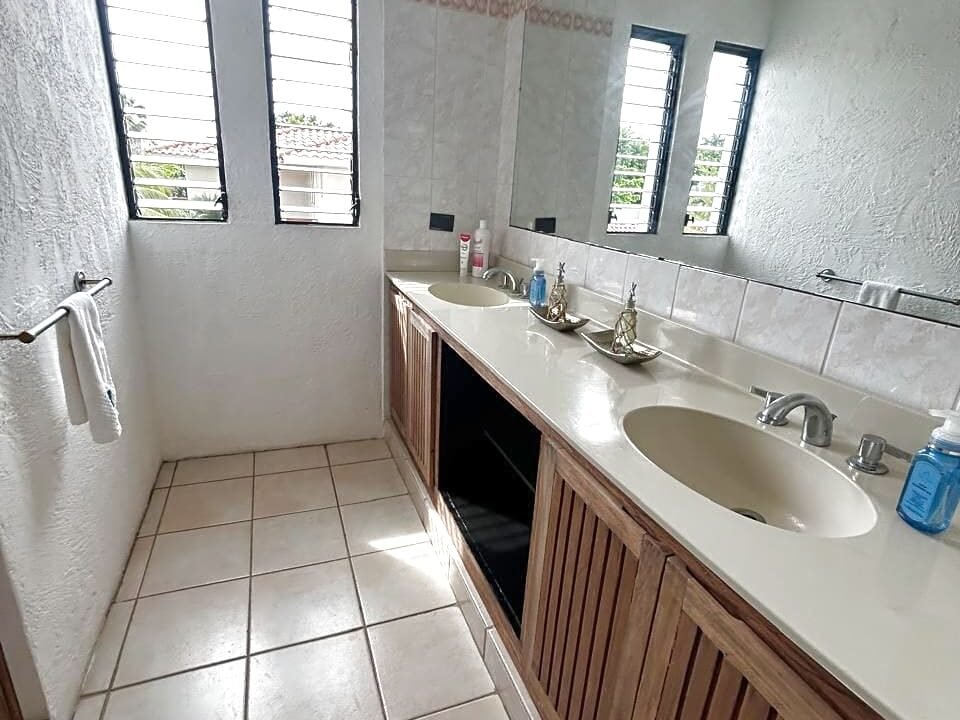 Casa en Punta Vela Muelle y Canal (2)