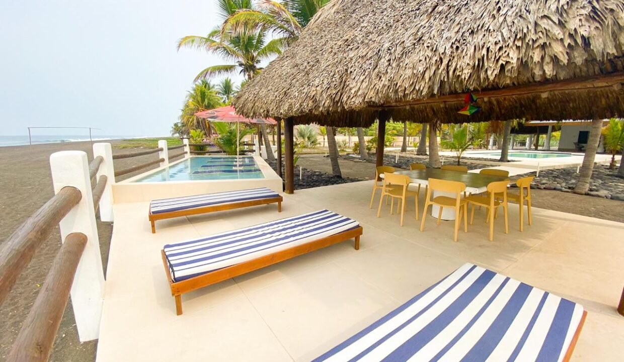 Casa en Venta Frente al Mar (20)