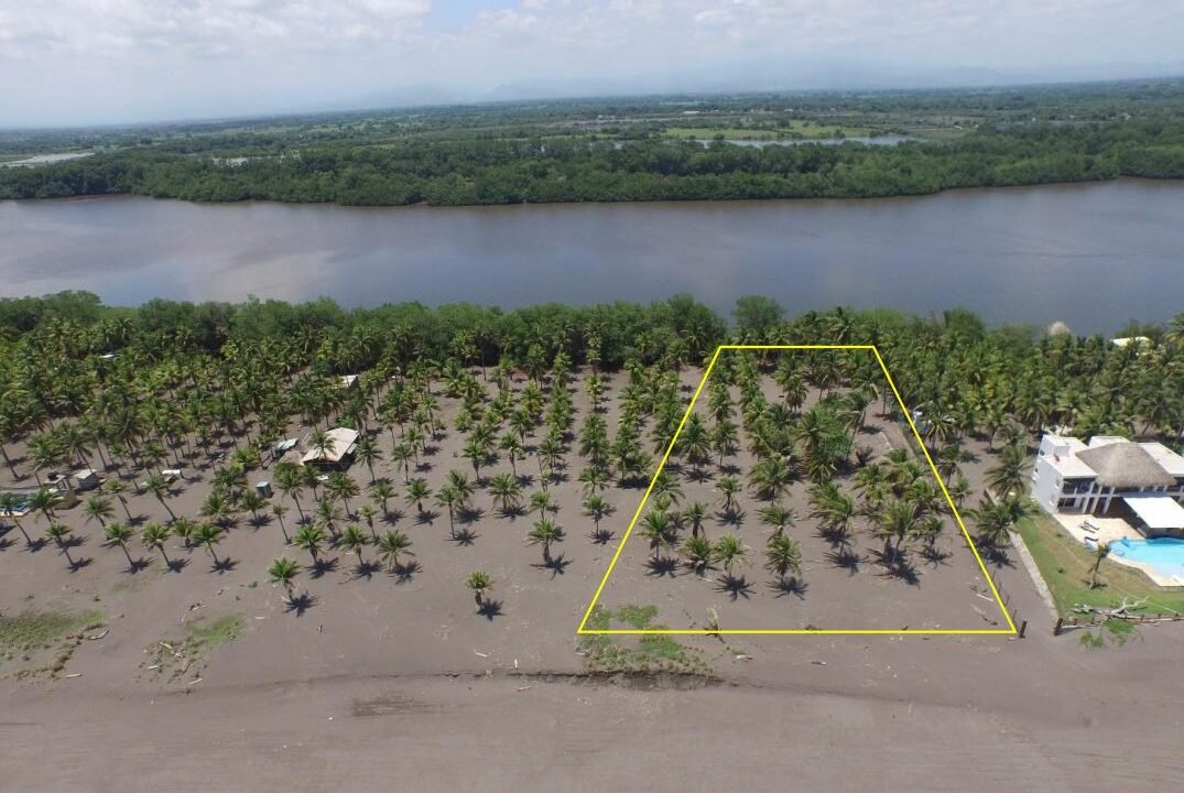 Terreno en Las Lisas Frente al Mar y Acceso al Canal Linda Playa (3)