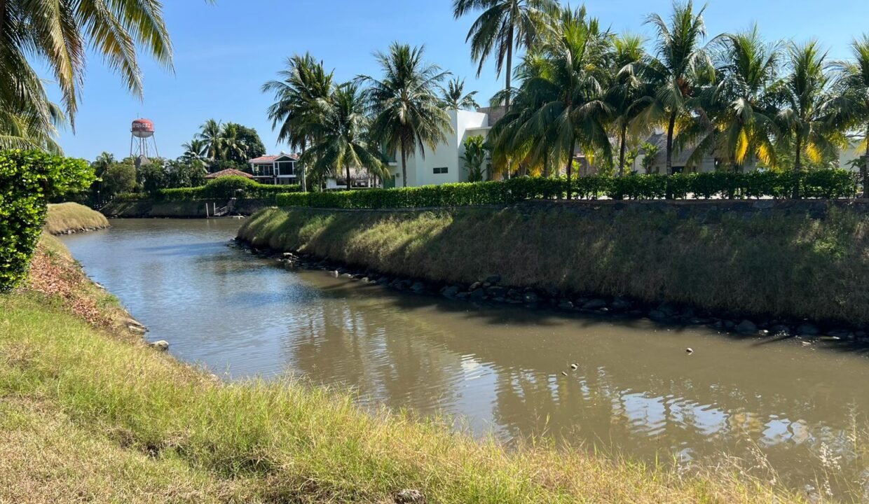 Terreno en Pérgolas del Mar Frente al Canal (6)