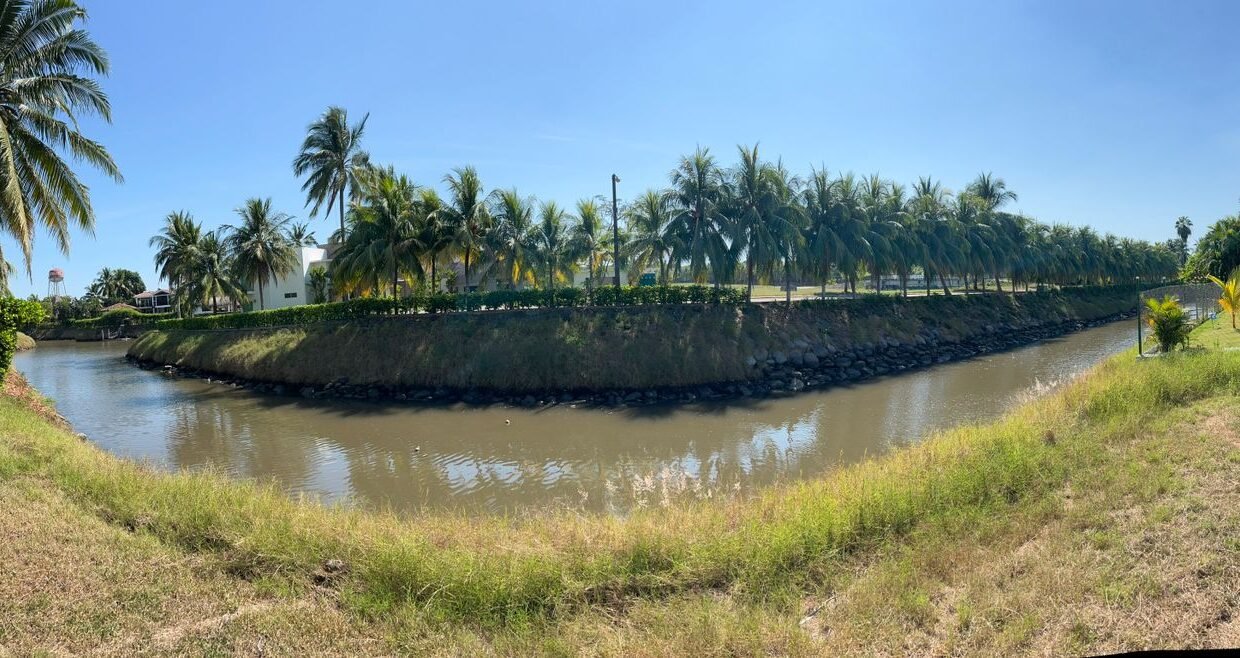 Terreno en Pérgolas del Mar Frente al Canal (8)